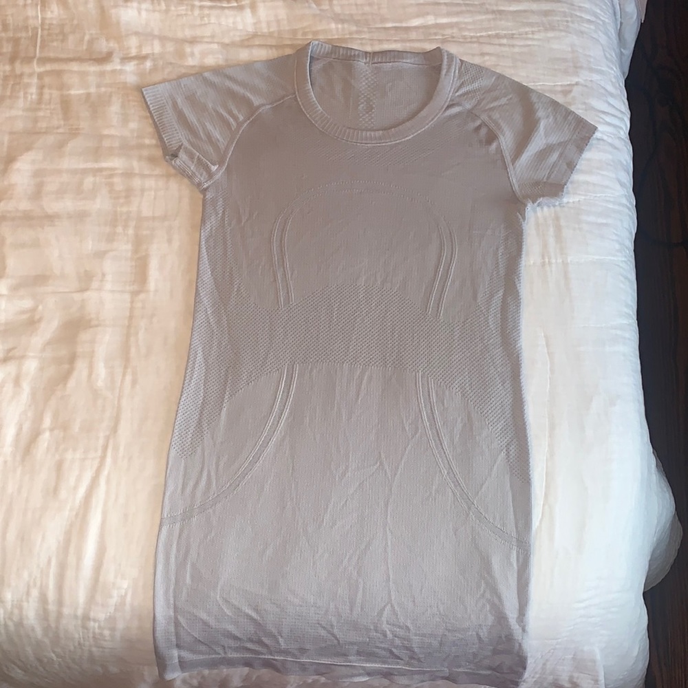 Lululemon Swiftly Tech (size 2)